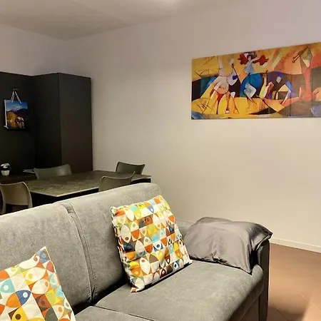 Front 2-bedroom Flat - 6 Persons Διαμέρισμα Domaso