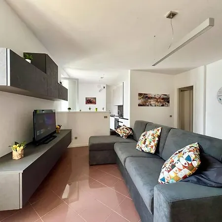 Front 2-bedroom Flat - 6 Persons Διαμέρισμα *