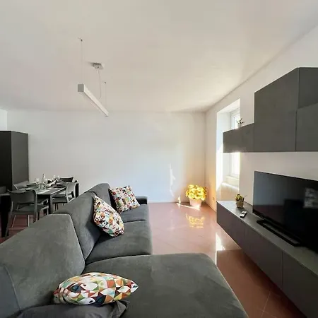 Front 2-bedroom Flat - 6 Persons Διαμέρισμα