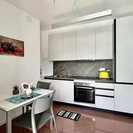 Front 2-bedroom Flat - 6 Persons Διαμέρισμα Domaso